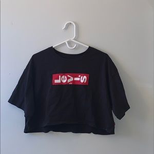 Levi’s Cropped Tee